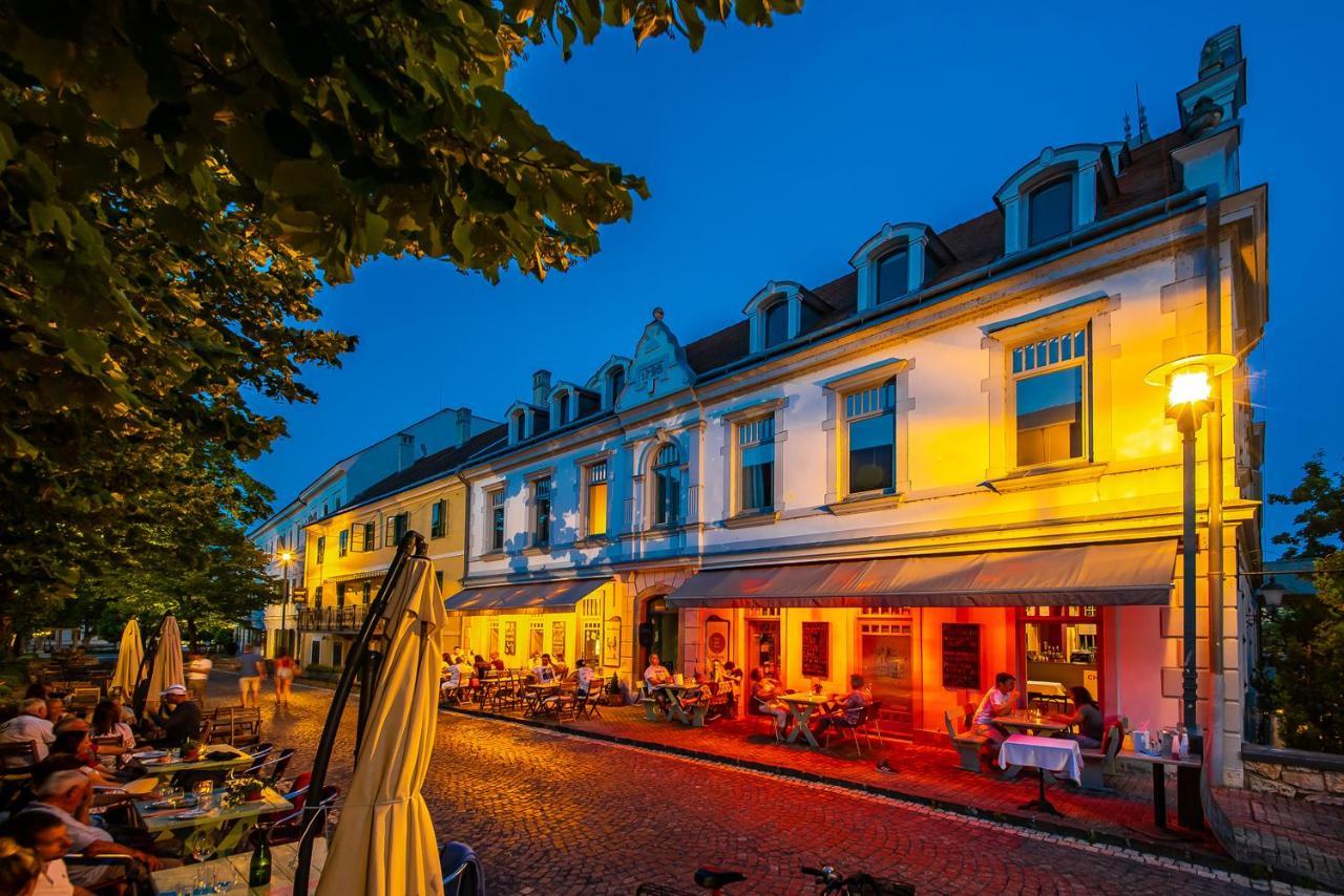 Kedves Vendeghaz Bed & Breakfast Balatonfured Luaran gambar