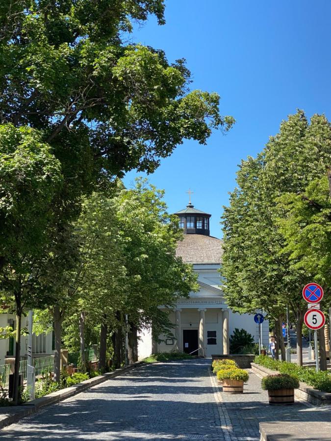 Kedves Vendeghaz Bed & Breakfast Balatonfured Luaran gambar