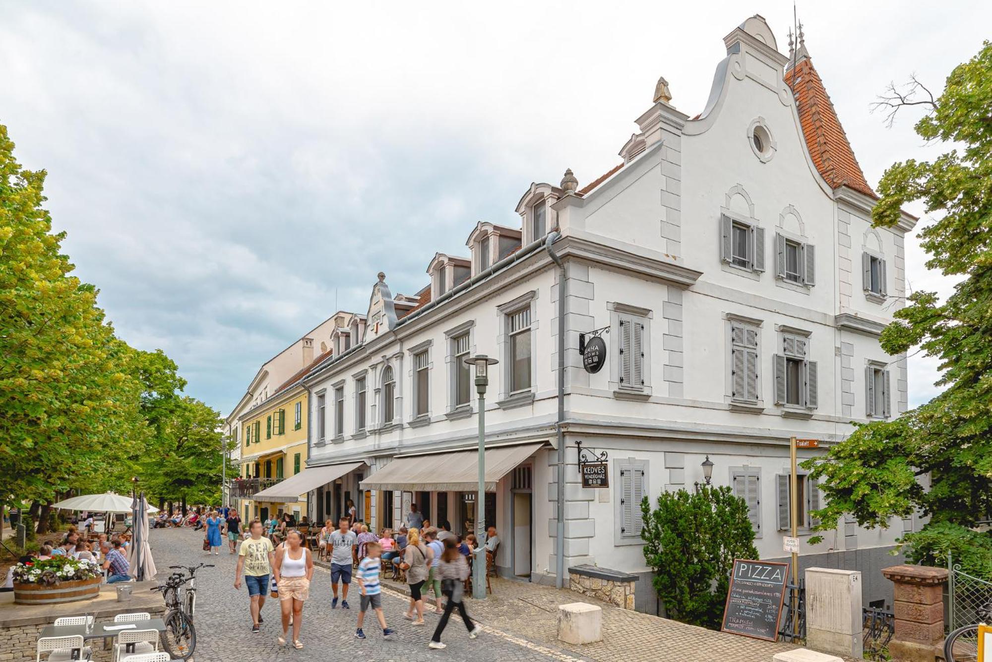 Kedves Vendeghaz Bed & Breakfast Balatonfured Luaran gambar